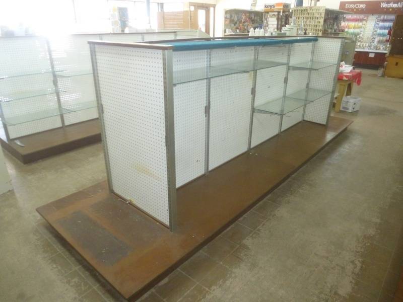 lot 120 image: Glass Shelf Unit With End Cap