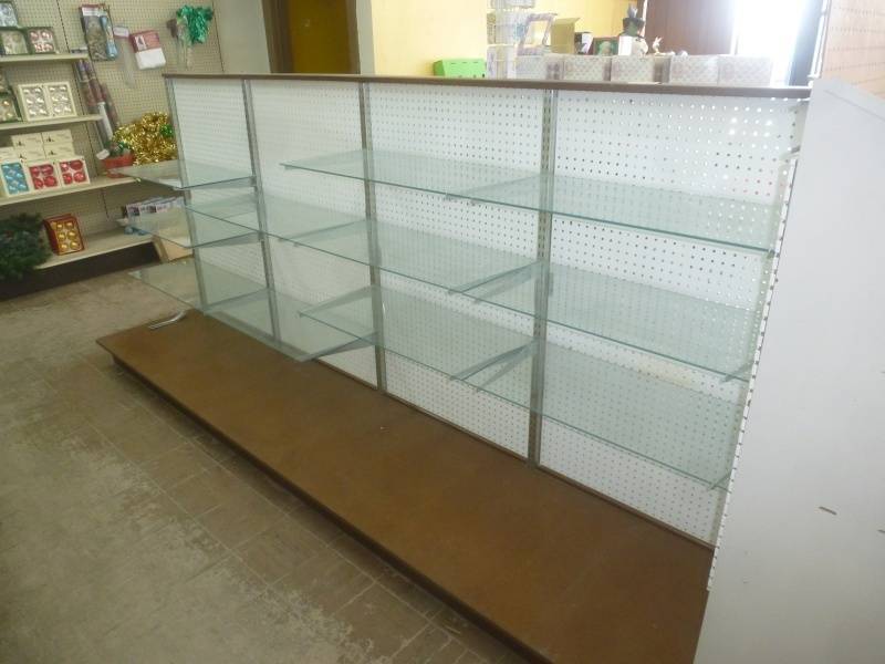 lot 122 image: Glass Shelf Unit