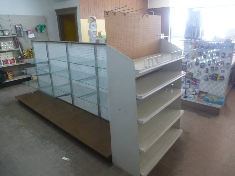 lot 123 image: White End Cap Unit