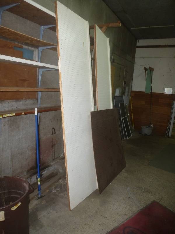 lot 136 image: Peg Board Pieces