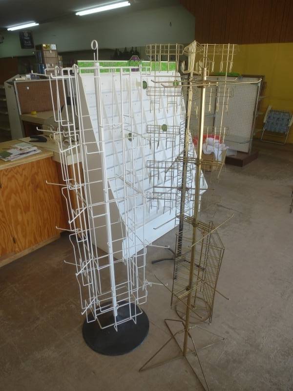 lot 150 image: Card Displays