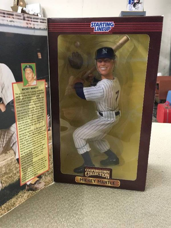 lot 527 image: Starting Lineup Cooperstown Collection 1997 Series Mickey Mantle Figurine