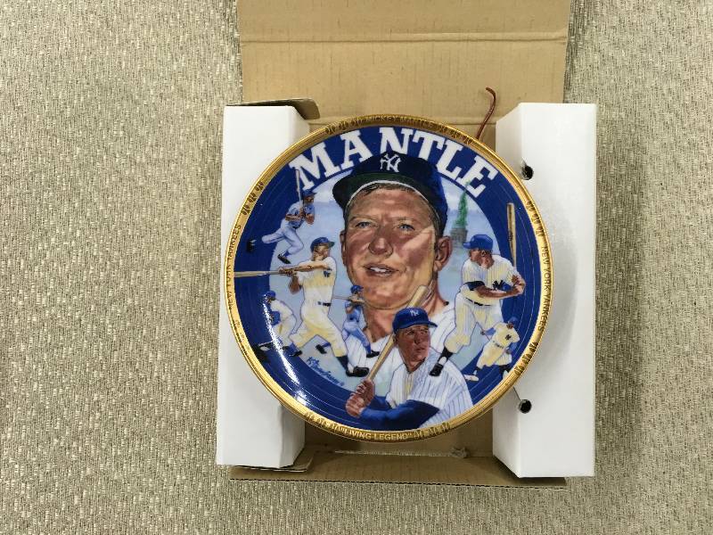 lot 553 image: Mini Mickey Mantle Porcelain Plate