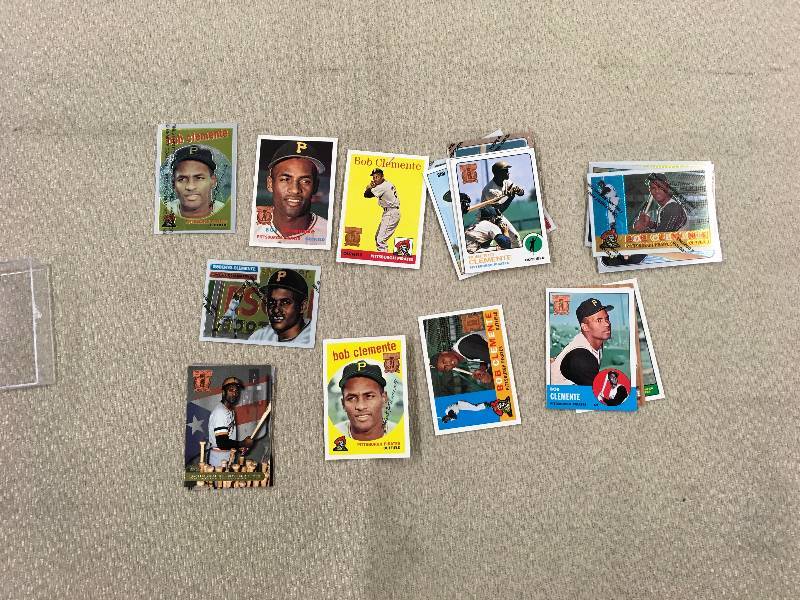 lot 566 image: 28 Roberto Clemente Reprint Cards