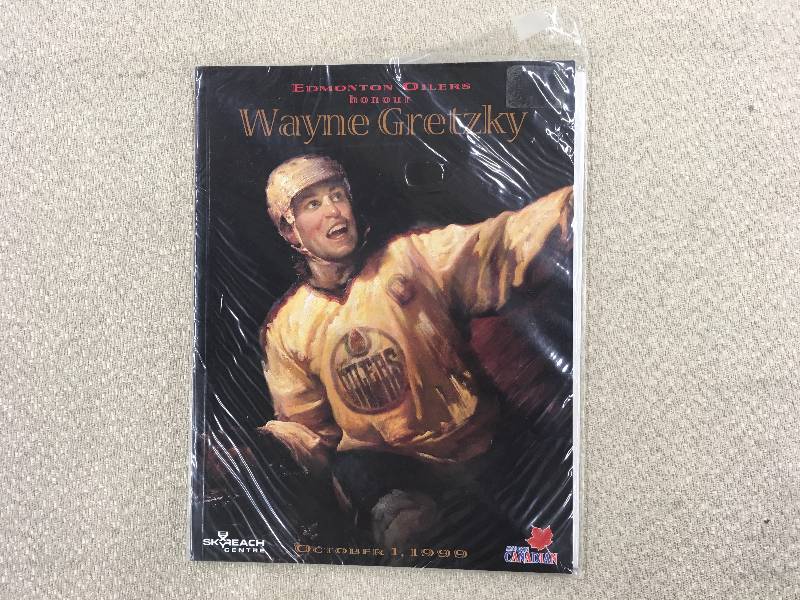 lot 576 image: Wayne Gretzky Book