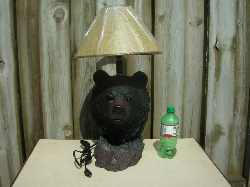lot 3 image: Black Bear Bust Desk Lamp