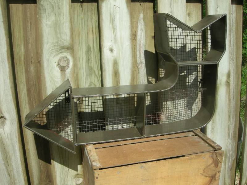 lot 10 image: Hanging Metal Arrow Shelf