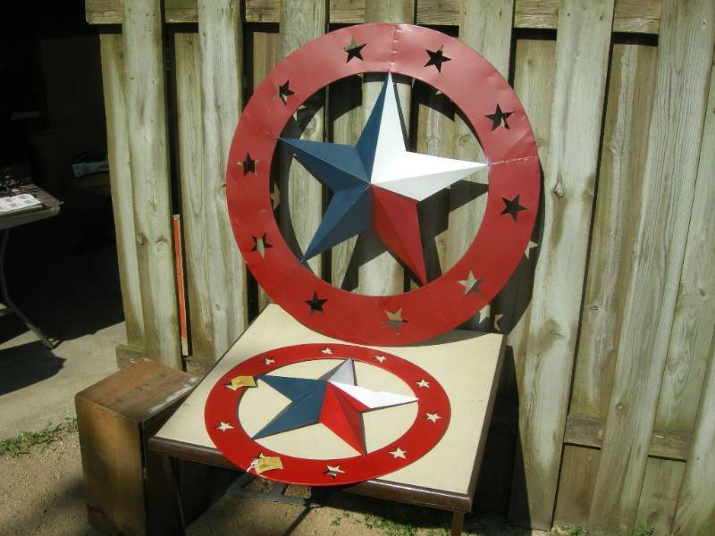 lot 14 image: 2 Star Circle Hangers