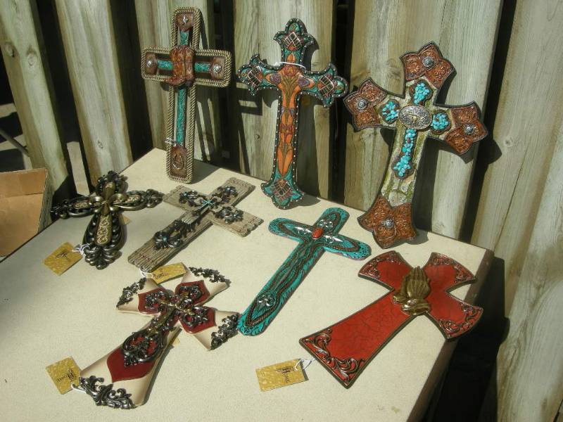 lot 16 image: 8 Western Crosses