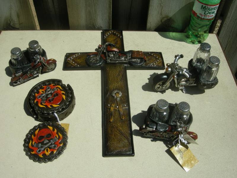 lot 24 image: Motorcycle Themed Decor