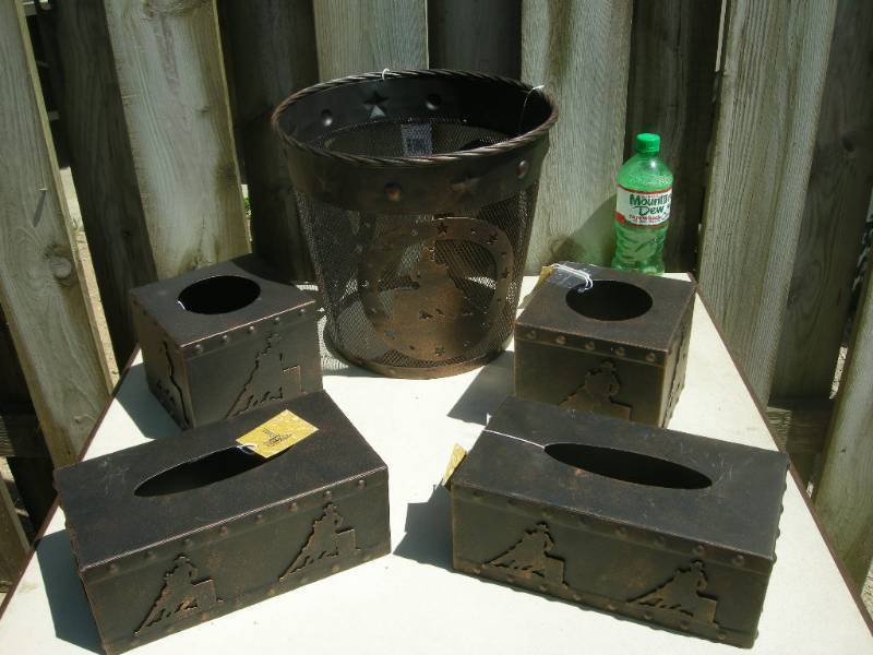 lot 28 image: Barrel Racer Decor