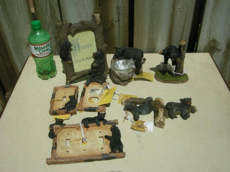 lot 34 image: Black Bears Cabin Decor