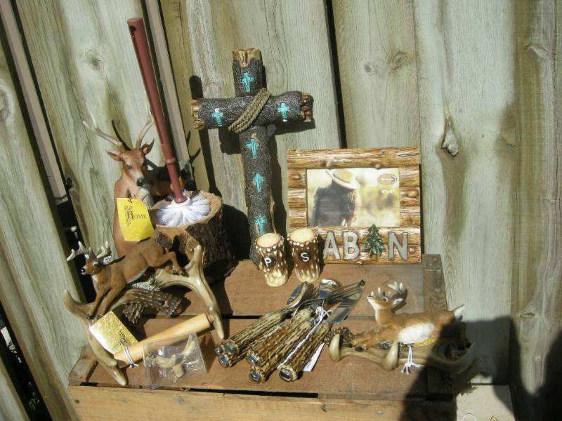 lot 44 image: Deer-Antler Cabin Decor