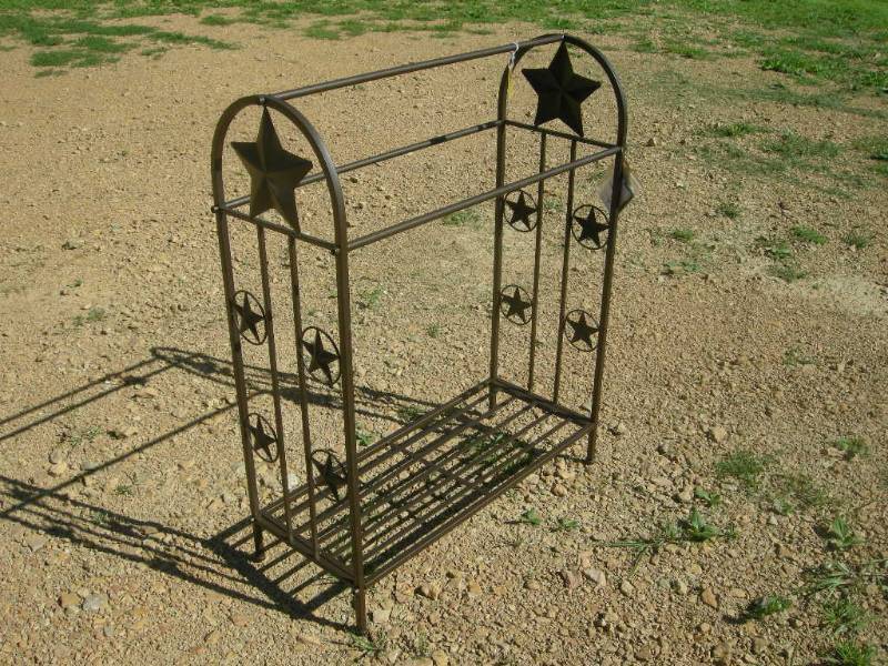 lot 48 image: Metal Star Quilt Rack