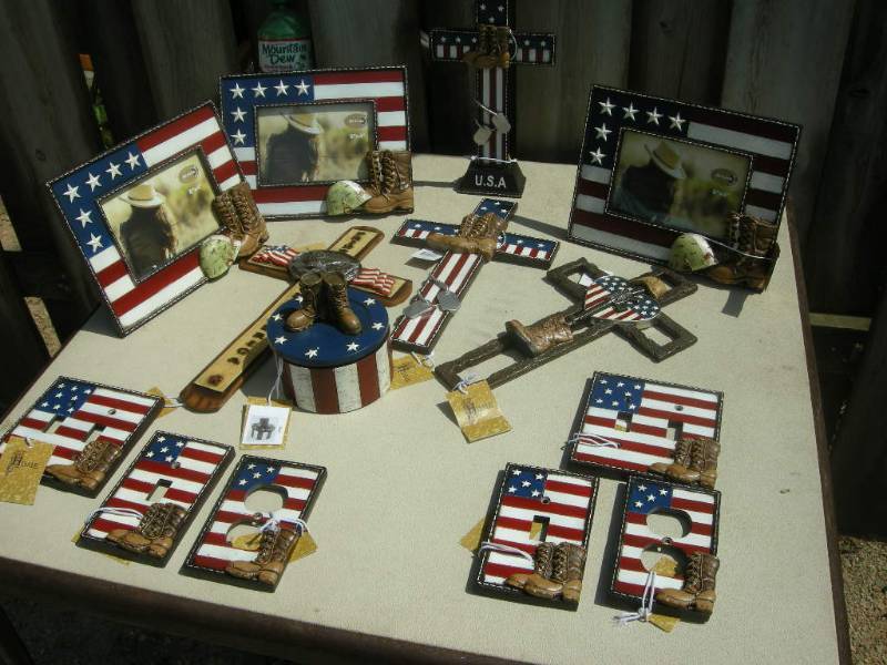 lot 51 image: Military Red White Blue Decor