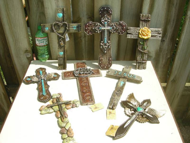lot 53 image: Western Look Crosses