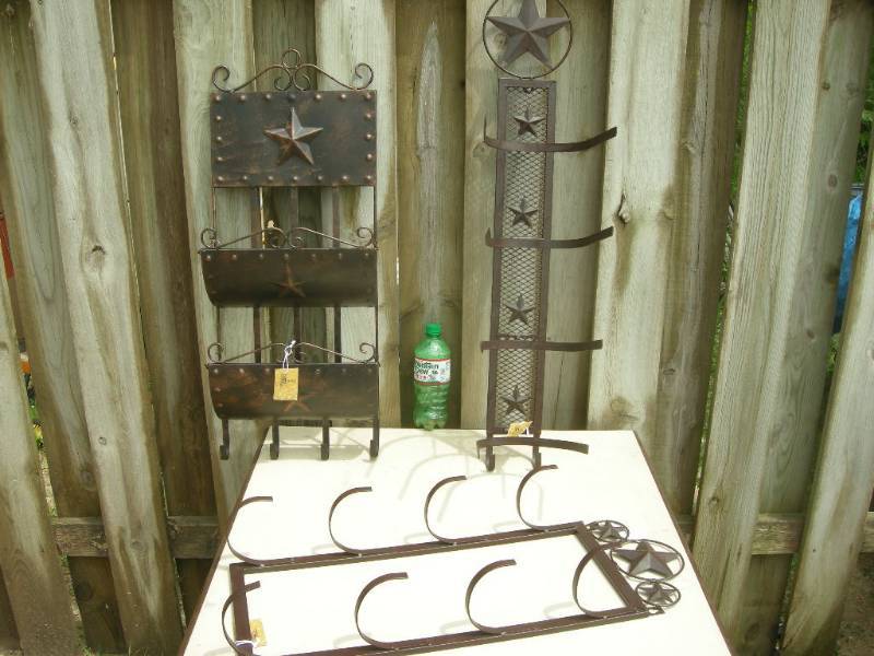 lot 60 image: Western Star HangersRacks