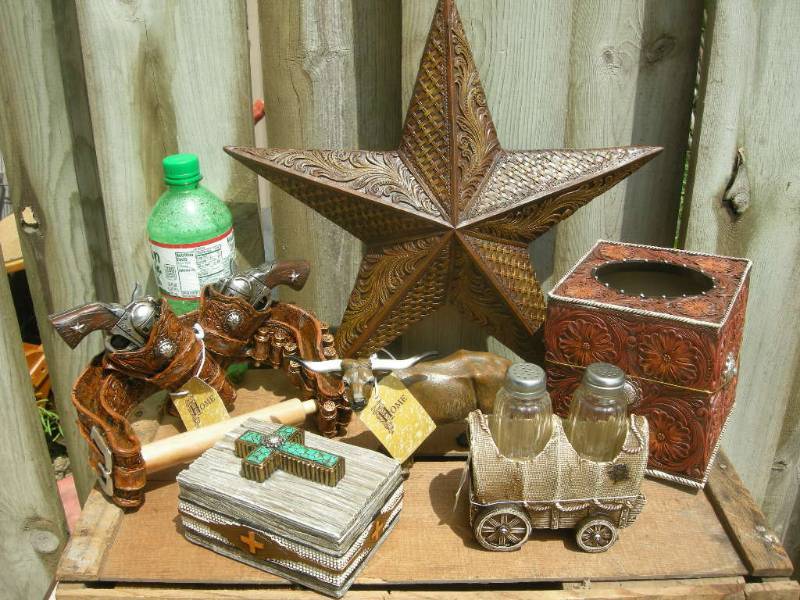 lot 69 image: Western Cowboy Decor