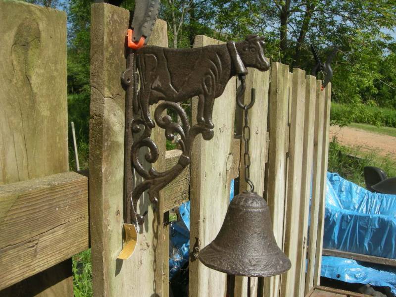 lot 72 image: Cast Cow Bell