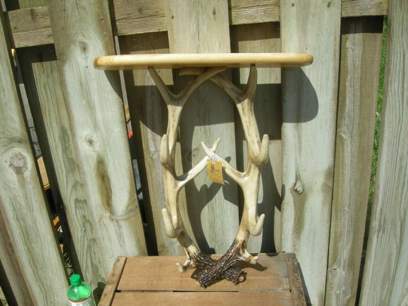 lot 73 image: Antler Shelf with Hooks