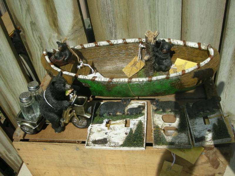 lot 80 image: Bear Canoe, Decor
