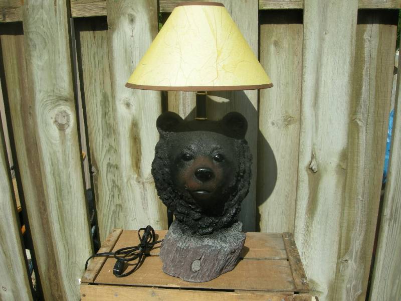 lot 82 image: Bear Bust Table Lamp