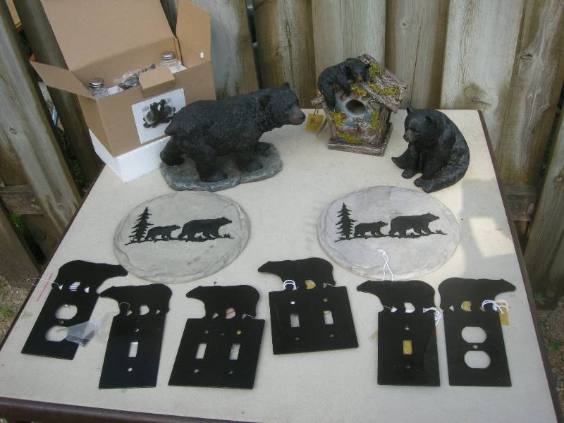 lot 83 image: Bear Decor