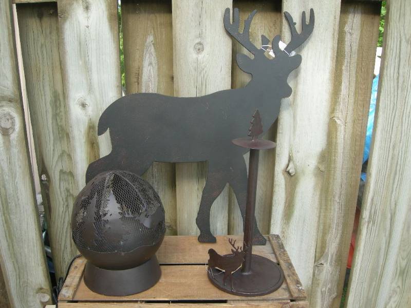 lot 84 image: Deer Themed Decor
