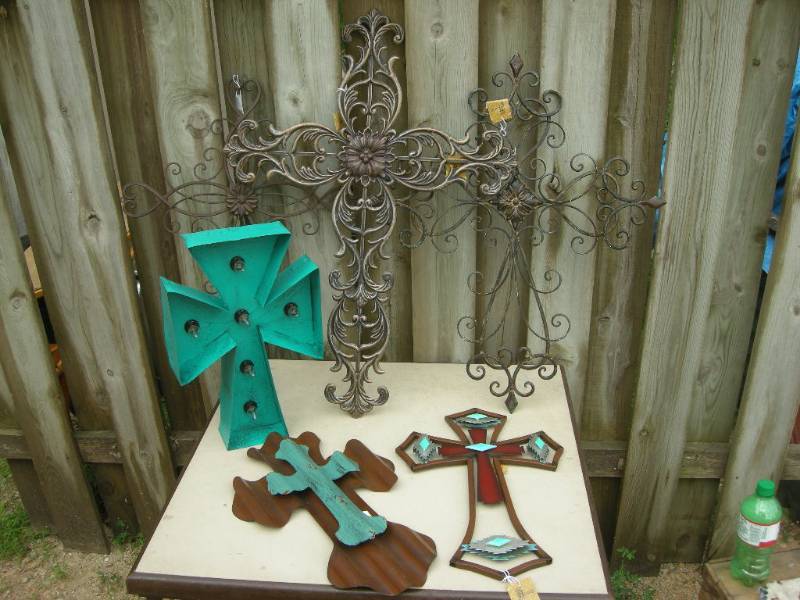 lot 94 image: 6 Metal Crosses