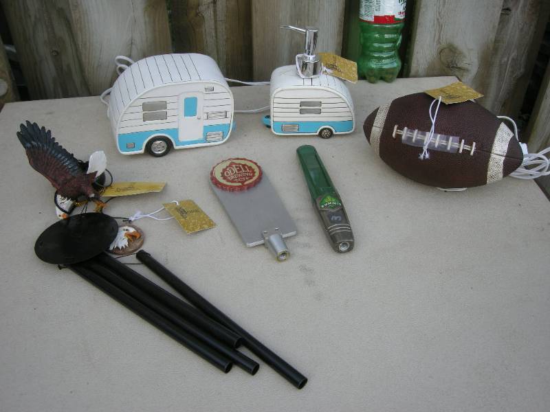 lot 106 image: Nightlights, Taps, Windchime