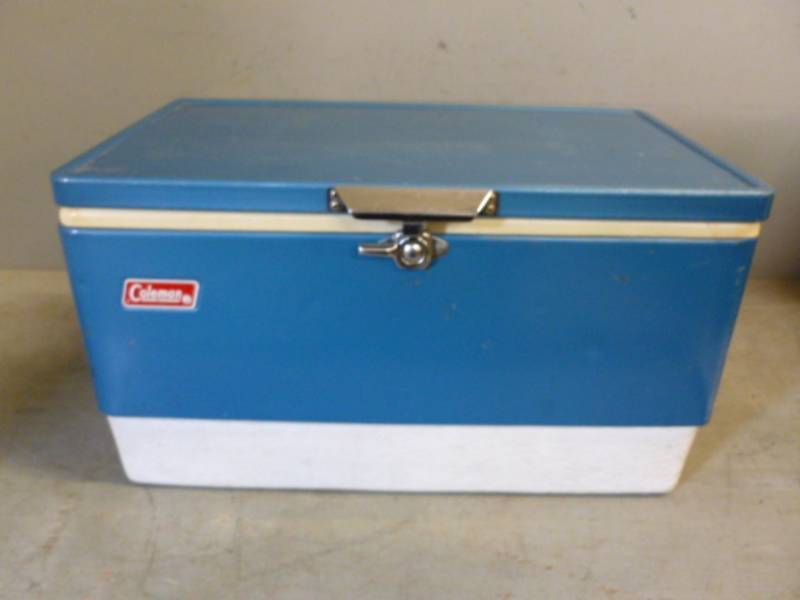lot 7 image: Vintage Cooler