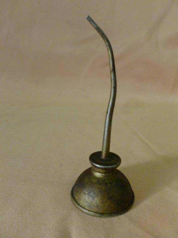 lot 11 image: Antique Oiler Can