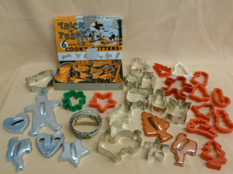 lot 32 image: Cookie Cutters