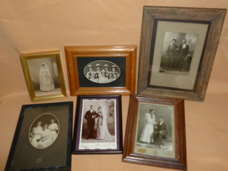 lot 36 image: Antique Pictures
