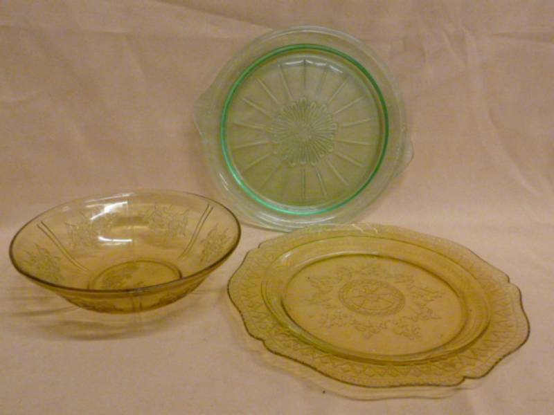 lot 50 image: Depression Glass