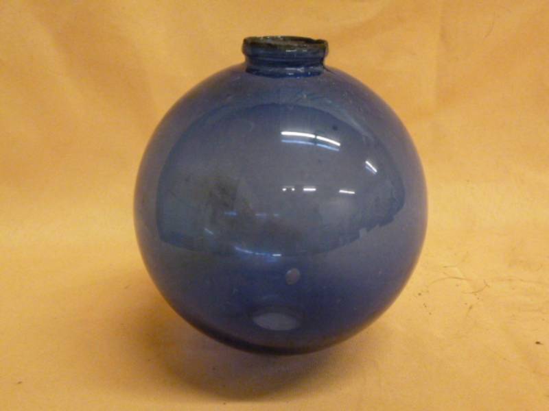 lot 53 image: Vintage Lightning Ball