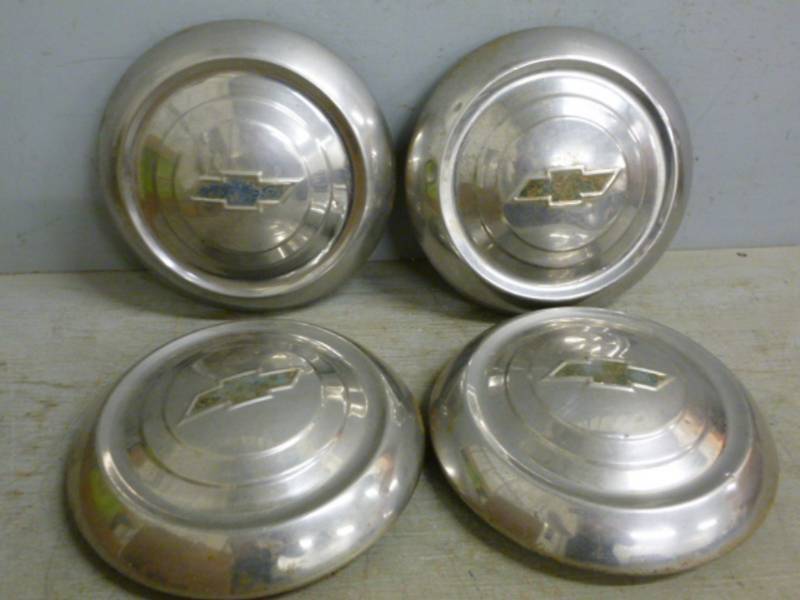 lot 72 image: Vintage Hub Caps