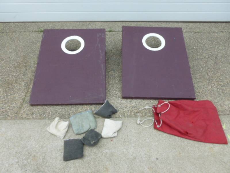 lot 86 image: Bean Toss Game