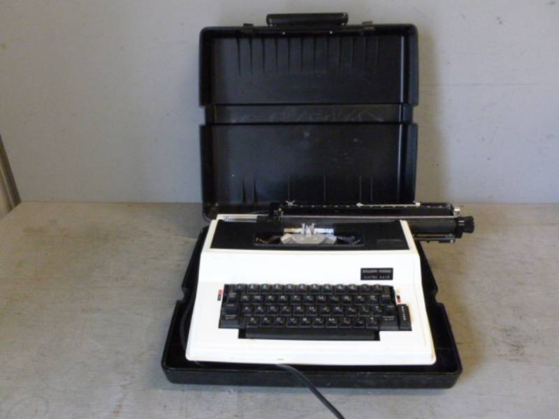 lot 100 image: Vintage Typewriter