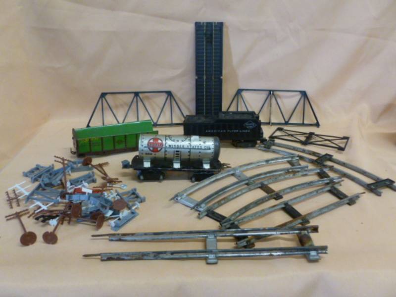 lot 106 image: Vintage 027 Train Parts