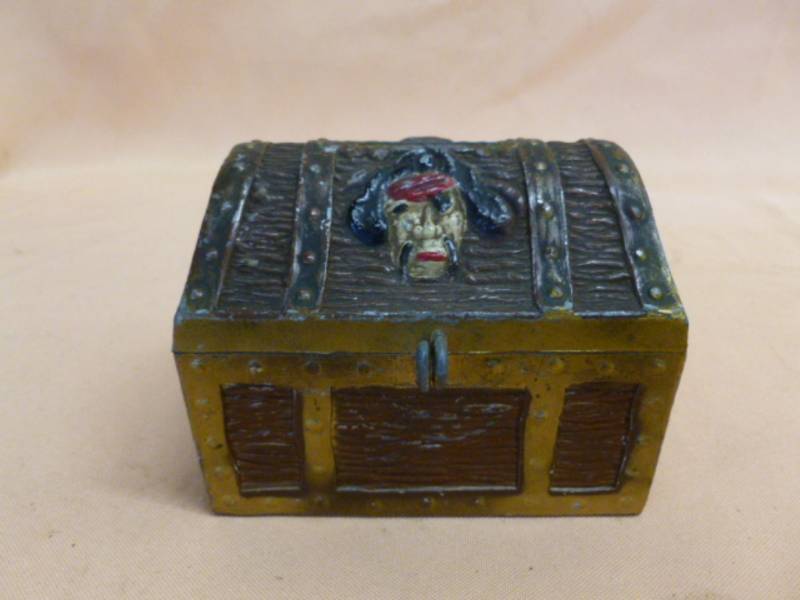 lot 112 image: Vintage Coin Bank