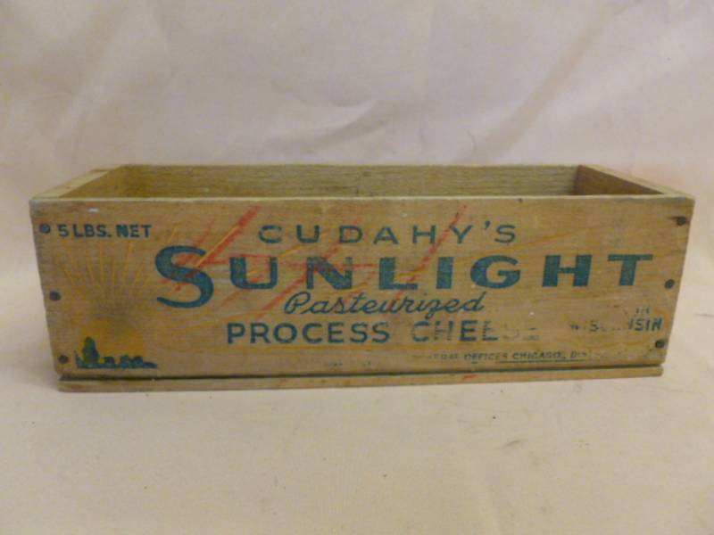 lot 117 image: Vintage Cheese Box
