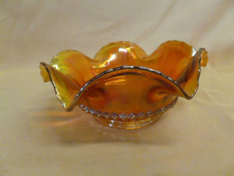 lot 139 image: Vintage Carnival Glass