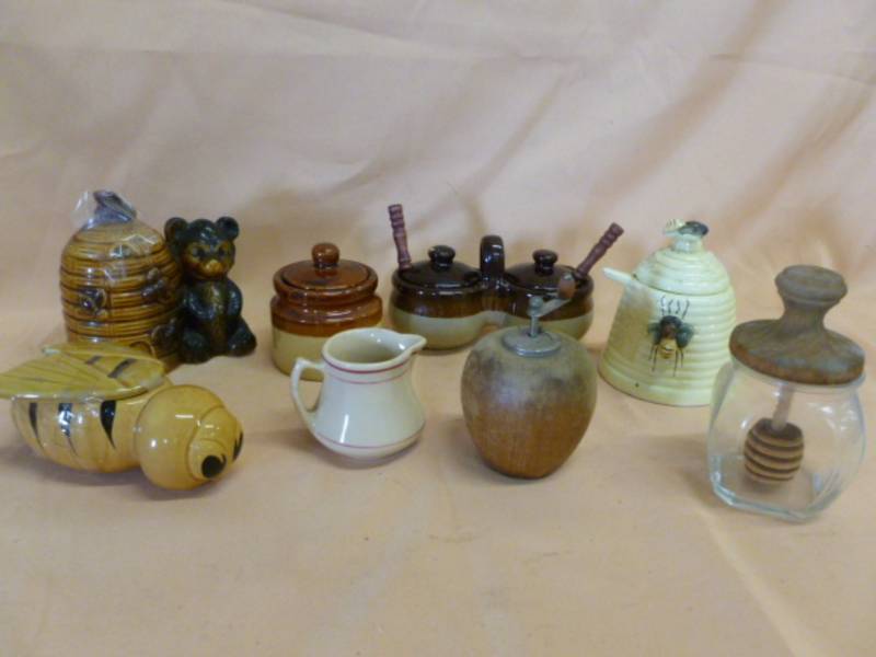 lot 146 image: Honey Sets