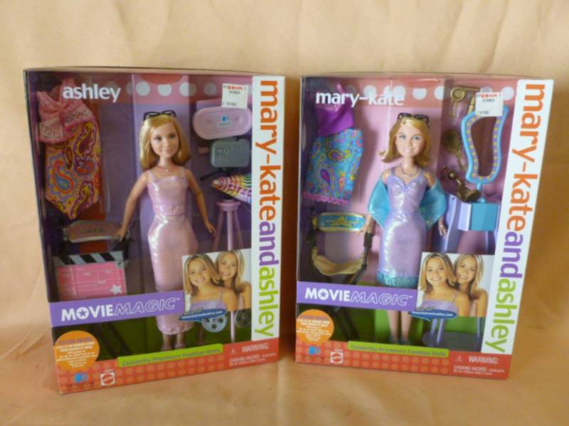 lot 166 image: Collector Dolls