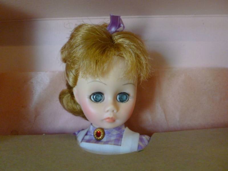 lot 169 image: Vintage Madam Alexander Doll