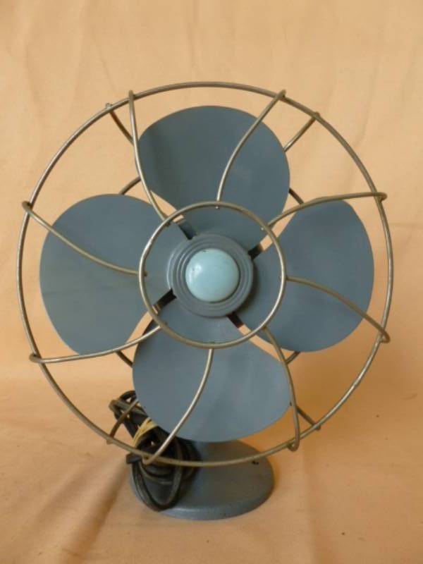 lot 178 image: Vintage Fan
