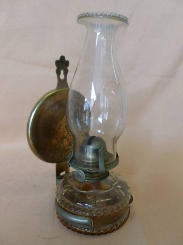 lot 194 image: Vintage Oil Lamp