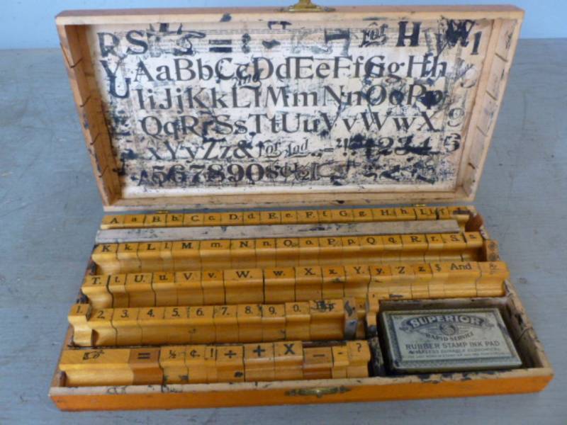 lot 199 image: Vintage Stamp Set