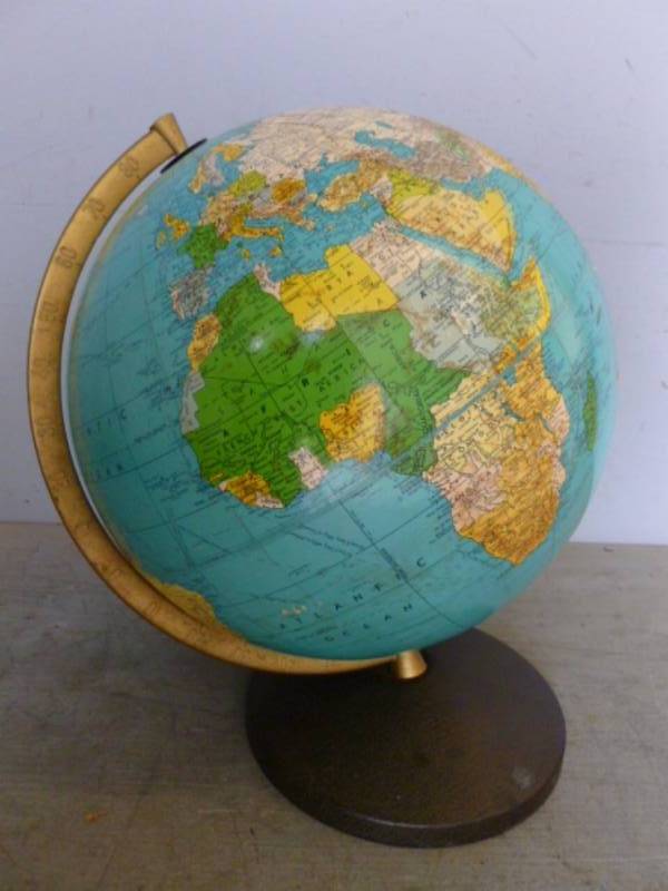lot 229 image: Vintage Globe